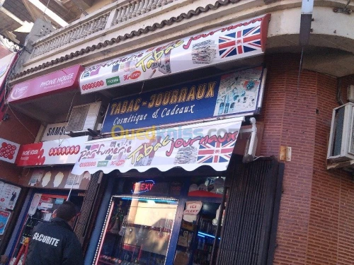 tinda Bach et facade publicitaire