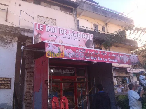 tinda Bach et facade publicitaire