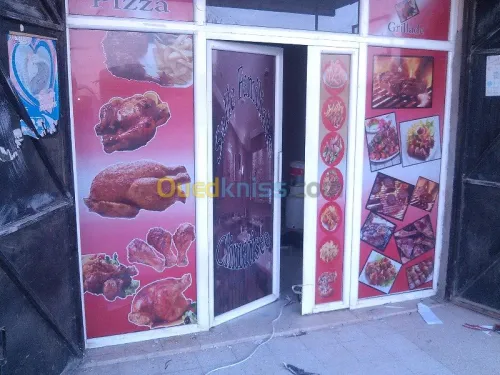 tinda Bach et facade publicitaire