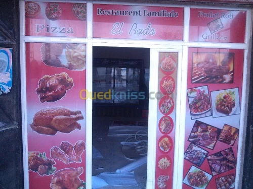 tinda Bach et facade publicitaire