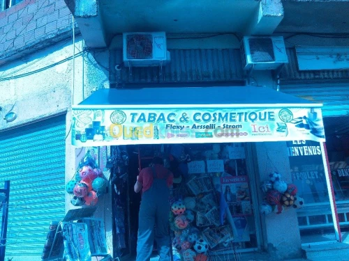 tinda Bach et facade publicitaire