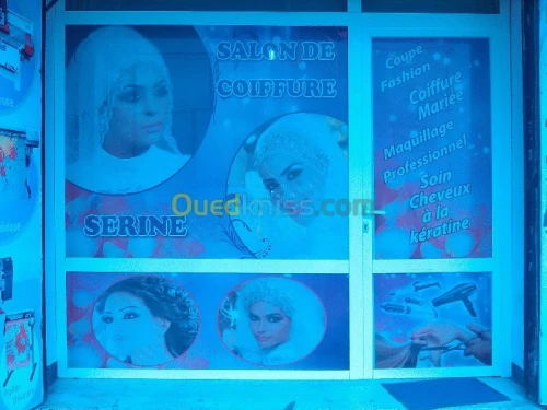 tinda Bach et facade publicitaire