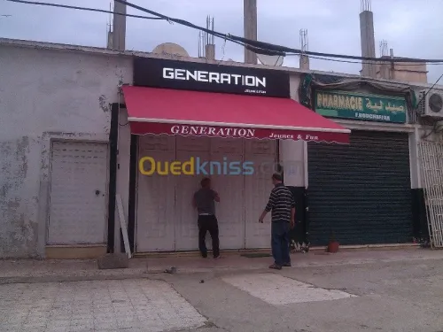 tinda Bach et facade publicitaire