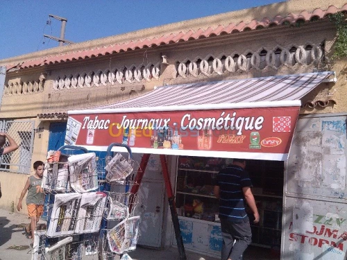 tinda Bach et facade publicitaire