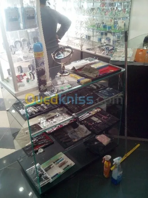 صناعة وتشكيل الزجاج والمرايا