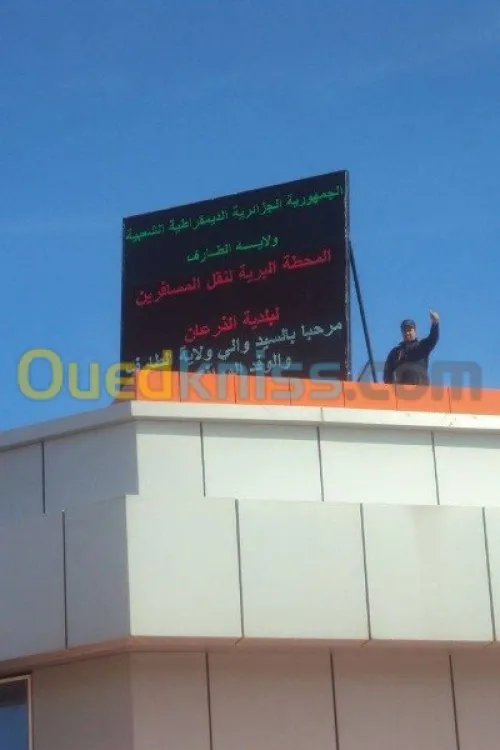 fabrication et réalisation de panneaux de publicité