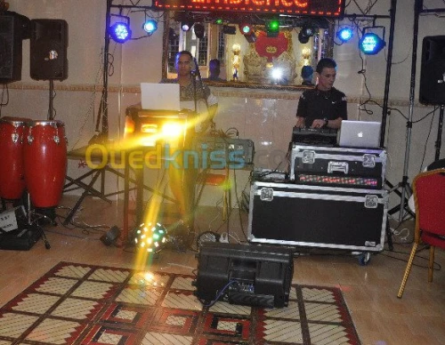   Disk Jockey ( DJ )