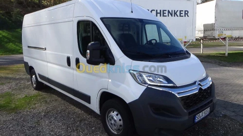 Location de fourgon avec chauffeur 