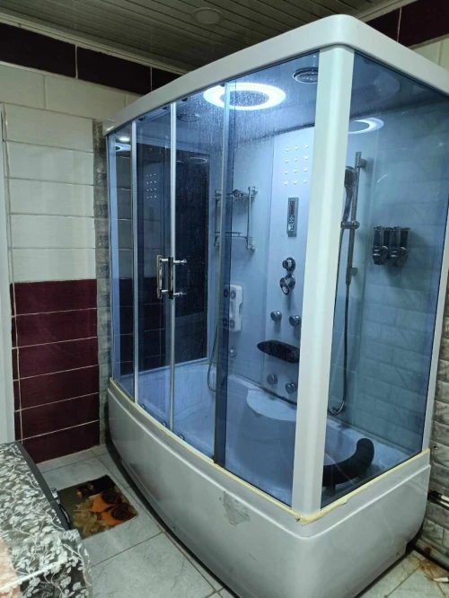 Cabine de douche et vaporisateur 