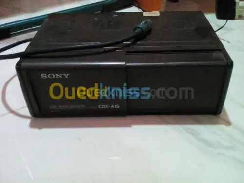 SONY CDX-A15 . 10 DISC AUTOMATIC