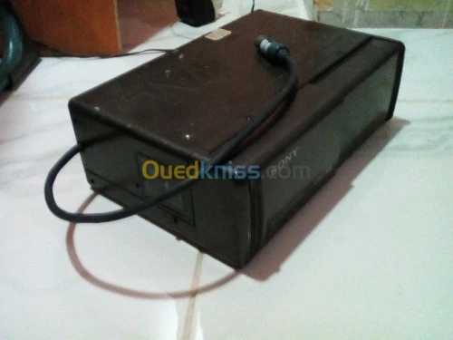 SONY CDX-A15 . 10 DISC AUTOMATIC