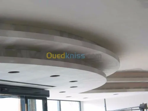 ventre et décorations en placoplatre 