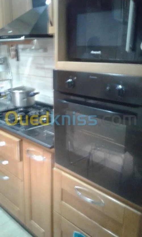 مطابخ خشبية عصرية بأسعار مغرية 