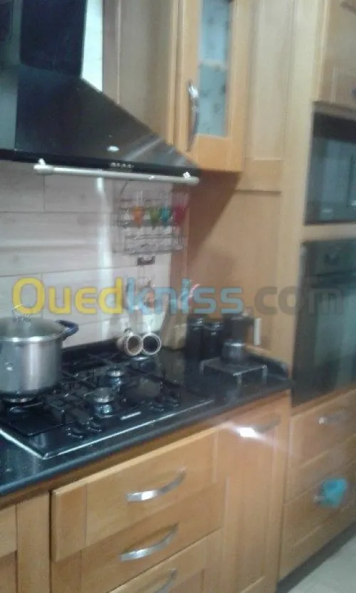 مطابخ خشبية عصرية بأسعار مغرية 