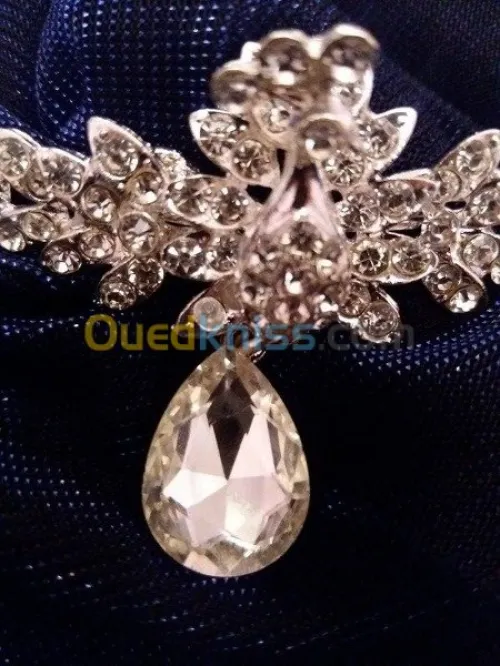 Habilleuse pour mariée avec Bijoux
