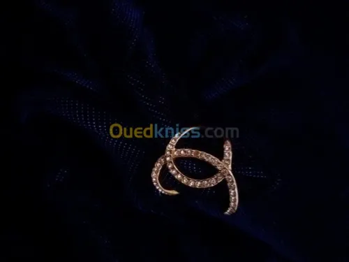 Habilleuse pour mariée avec Bijoux
