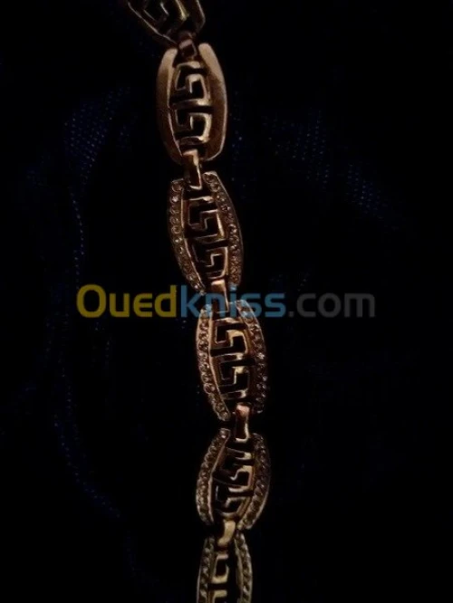 Habilleuse pour mariée avec Bijoux