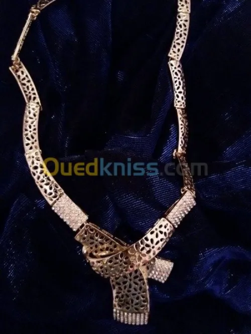 Habilleuse pour mariée avec Bijoux