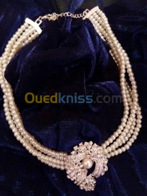 Habilleuse pour mariée avec Bijoux