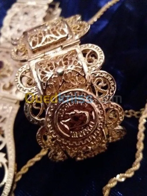 Habilleuse pour mariée avec Bijoux