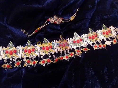 Habilleuse pour mariée avec Bijoux