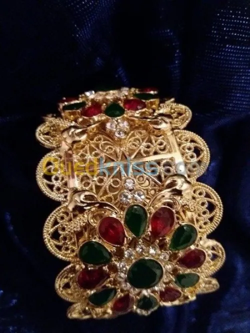 Habilleuse pour mariée avec Bijoux