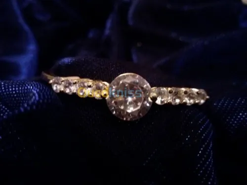 Habilleuse pour mariée avec Bijoux