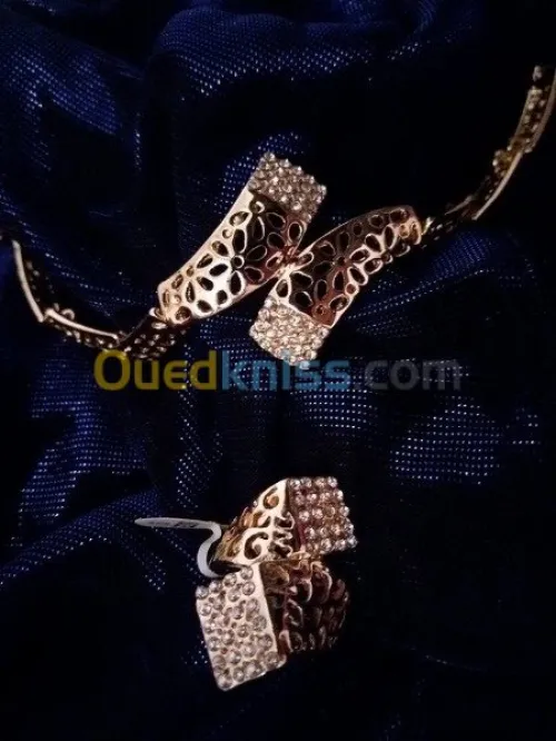 Habilleuse pour mariée avec Bijoux