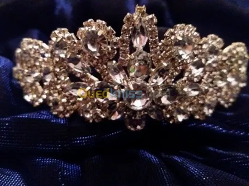 Habilleuse pour mariée avec Bijoux