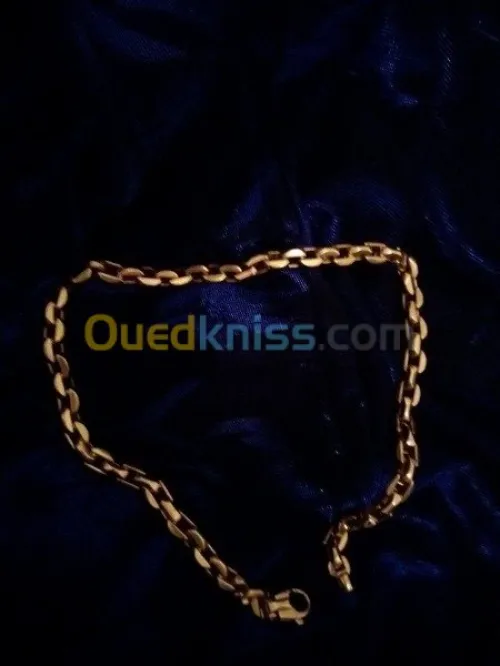 Habilleuse pour mariée avec Bijoux