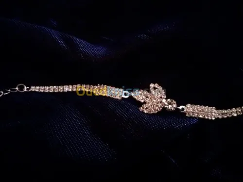 Habilleuse pour mariée avec Bijoux