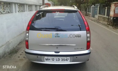 MAHINDRA BOLERO ET TATA INDICA