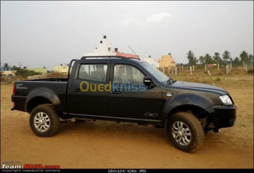 MAHINDRA BOLERO ET TATA INDICA