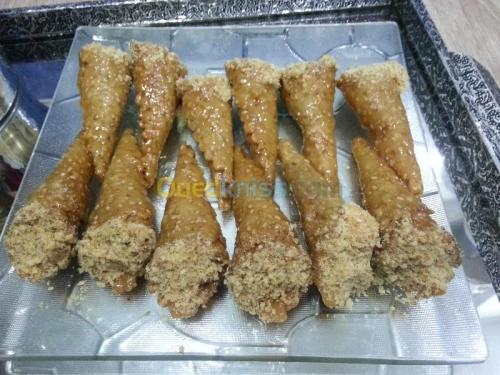 gâteaux et plat traditionnel