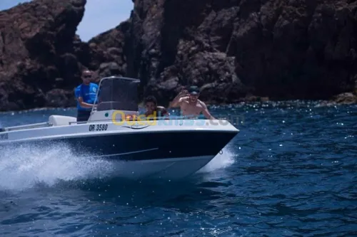 Location de bateaux et jetski bouée tracté Pédalo plongée sous marine ettoutes jeux nautique 