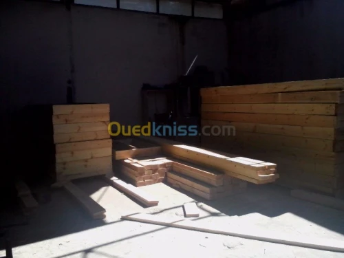 FABRICATION DE CHALETS EN BOIS ROUGE