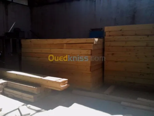 FABRICATION DE CHALETS EN BOIS ROUGE