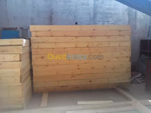 FABRICATION DE CHALETS EN BOIS ROUGE
