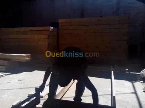 FABRICATION DE CHALETS EN BOIS ROUGE