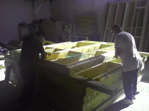 FABRICATION DE CHALETS EN BOIS ROUGE