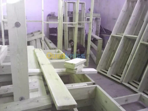FABRICATION DE CHALETS EN BOIS ROUGE