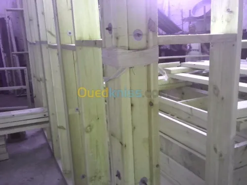 FABRICATION DE CHALETS EN BOIS ROUGE