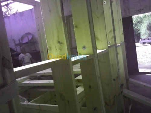 FABRICATION DE CHALETS EN BOIS ROUGE