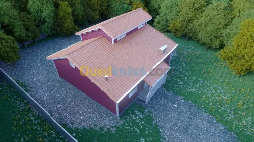 FABRICATION DE CHALETS EN BOIS ROUGE