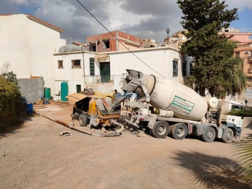  Location pompe a beton stationnaire (a piston)