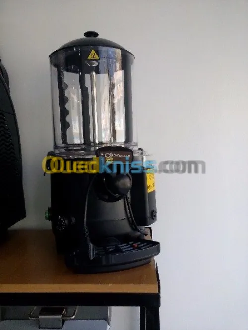 DISTRIBUTEUR DE CHOCOLAT CHAUD 