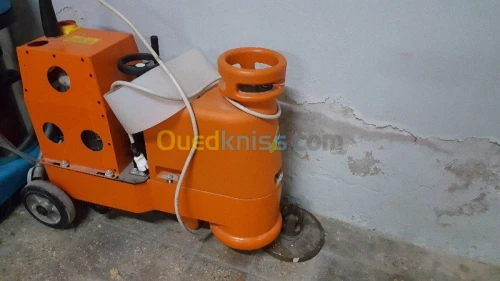 Ponceuse de carlage et aspirateur 