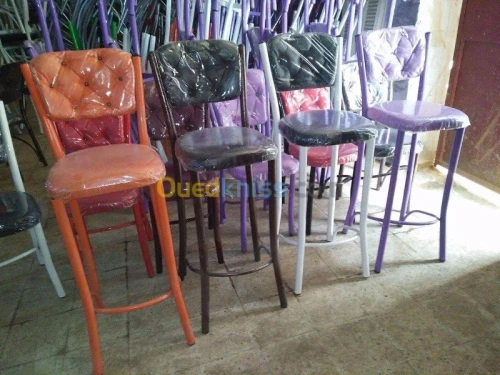 Chaise et table de lux et confort