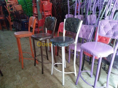 Chaise et table de lux et confort
