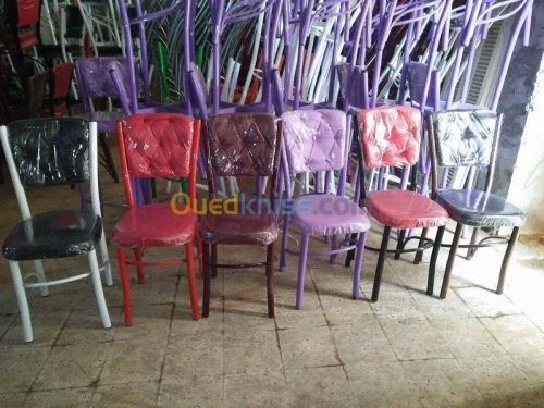 Chaise et table de lux et confort